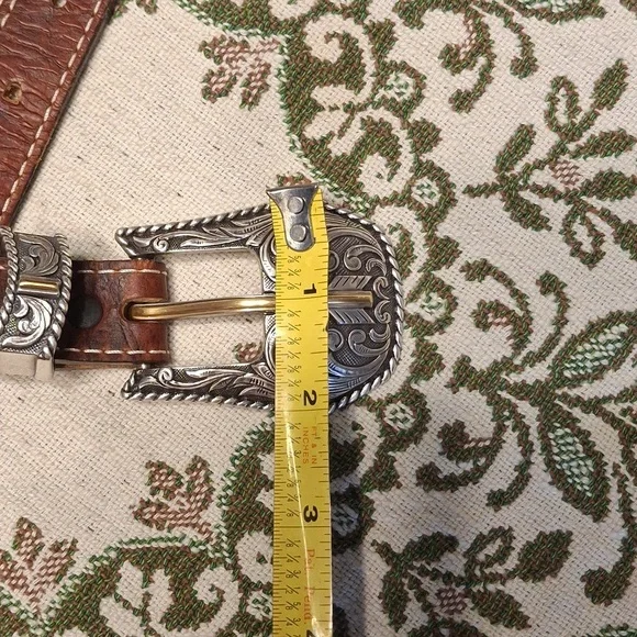 Elegant Brown Leather Belt with Silver Buckle - Picture 15 of 16